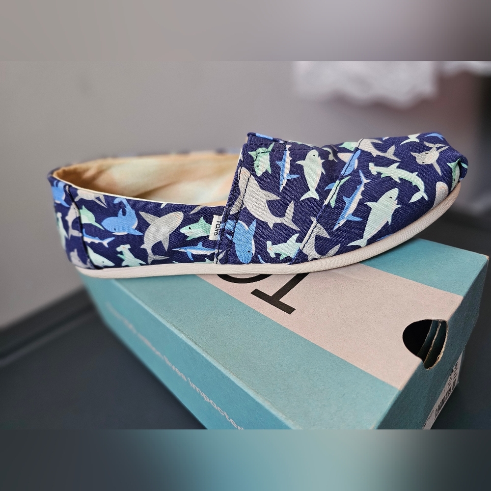 Stylish Womens Shoes with Shark Print